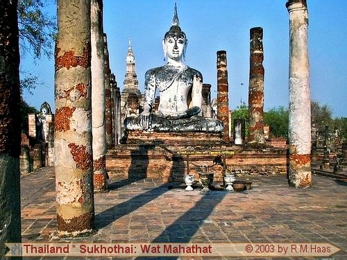 Sukhothai - Buddha im Wat Mahathat